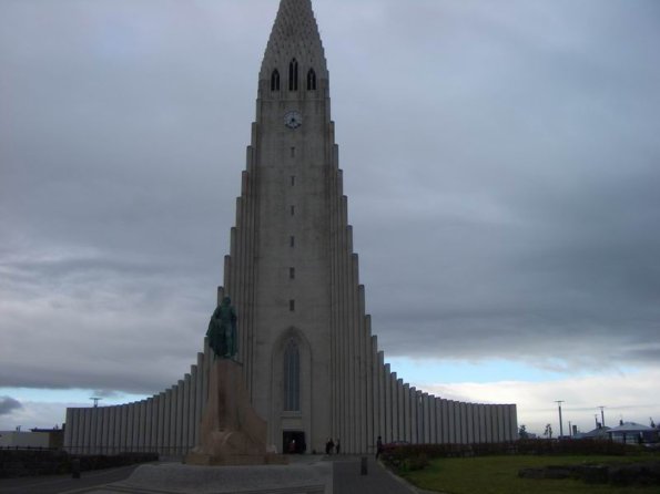 003chiesa reykjavik.JPG