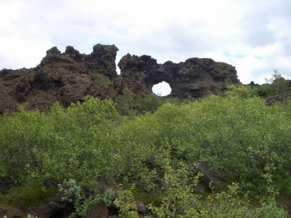 140 myvatn dimmuborgir formazioni laviche.JPG